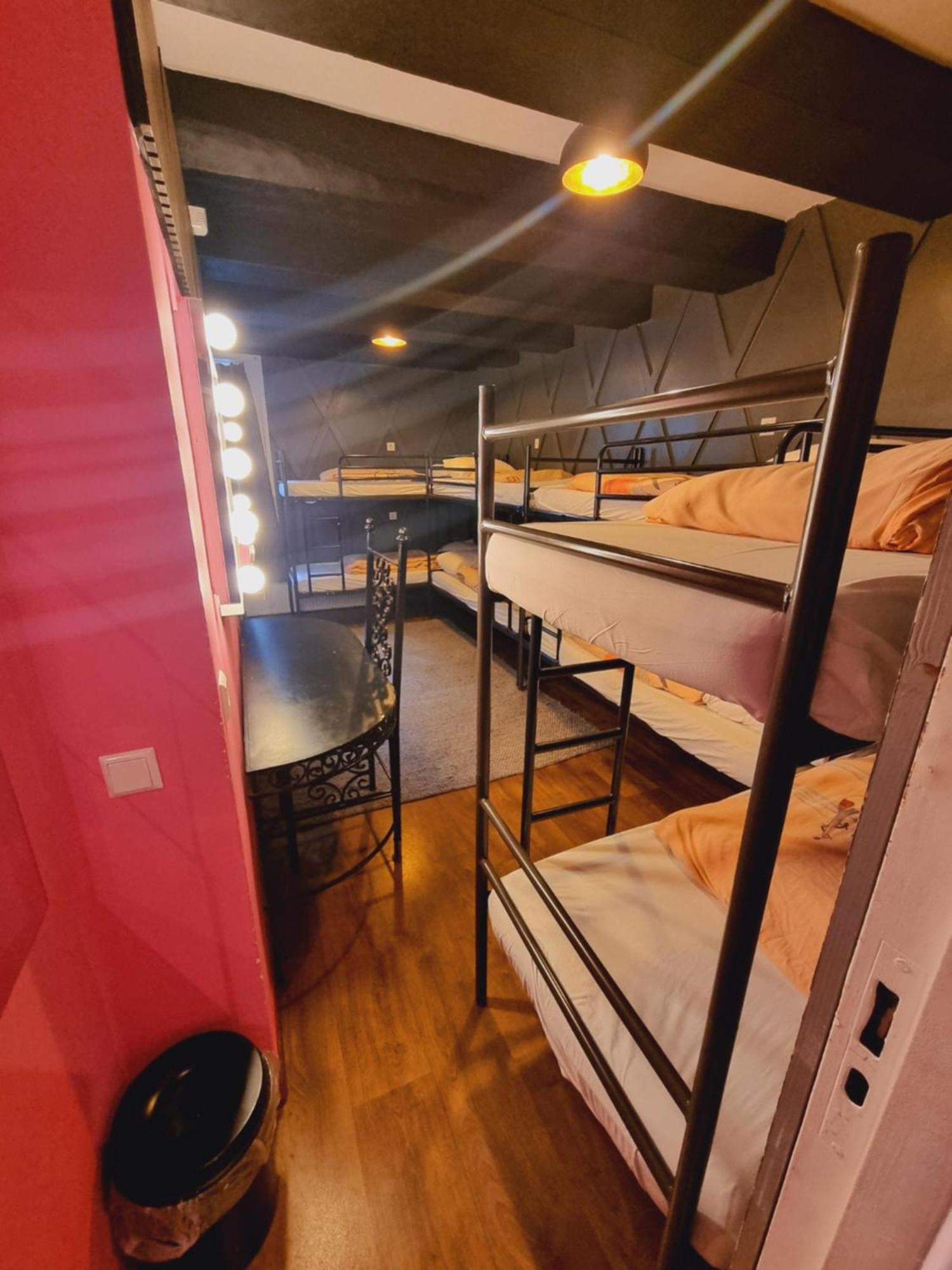 Hostel Downtown Canal View Amsterdam
