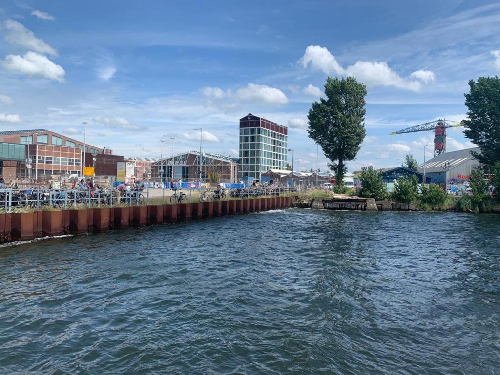 Botel Hotelschip Bracksand City, In De Zomer En De Winter! Amsterdam