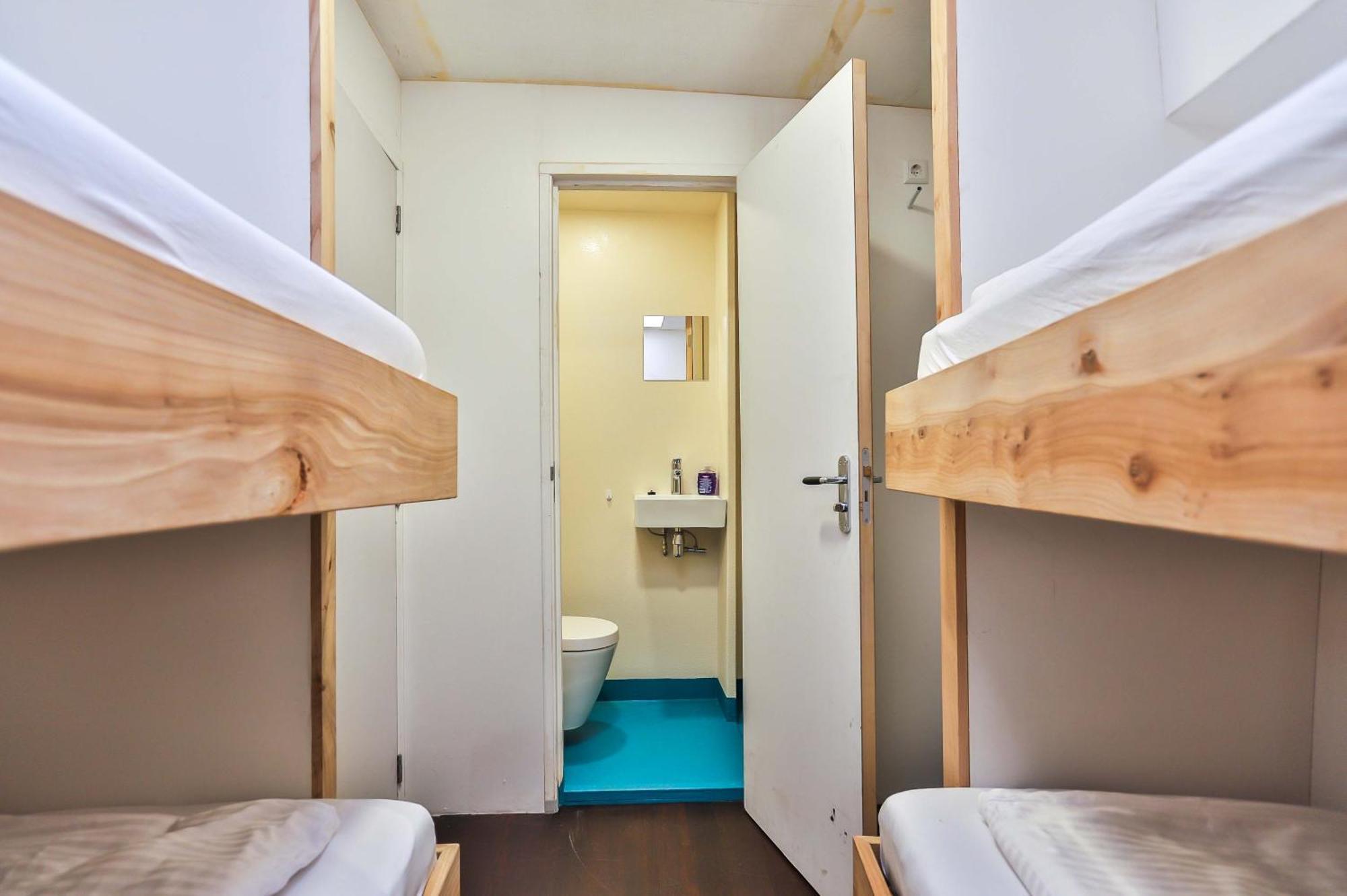 Hotelschip Bracksand City, In De Zomer En De Winter!