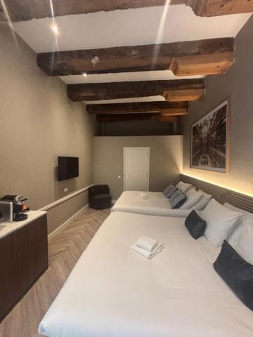 Adam's Canal House Hotel