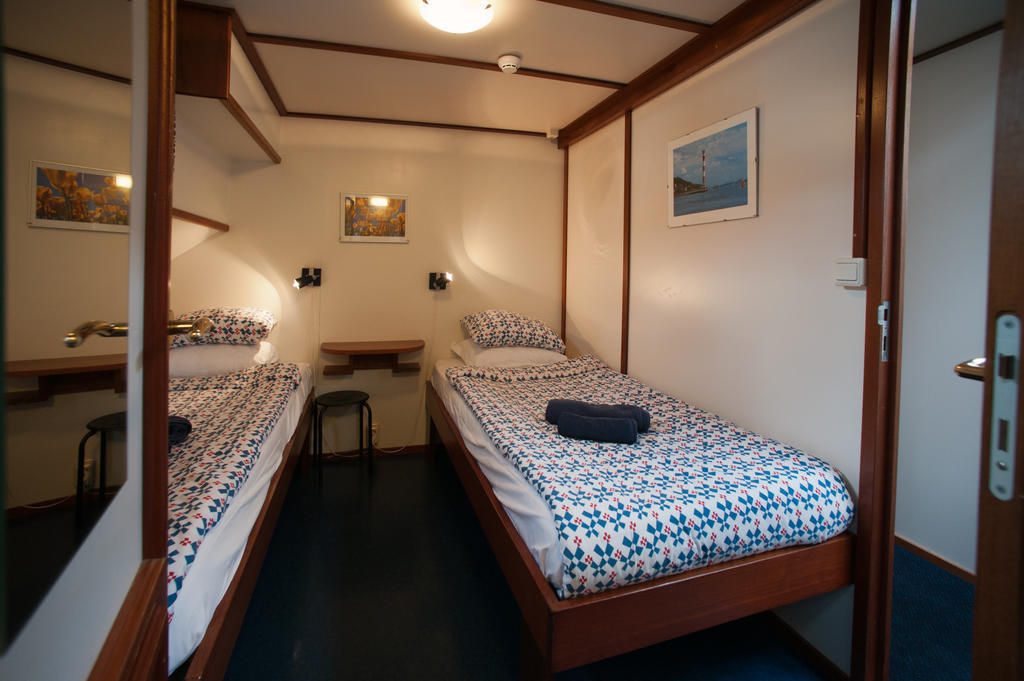 Hotelboot Sarah 2*