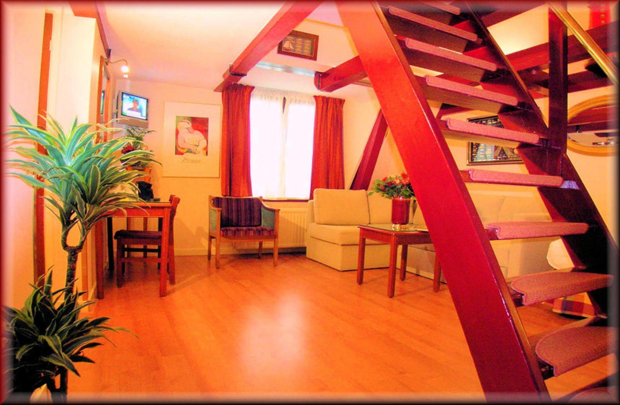 Des Arts Hotel 3*