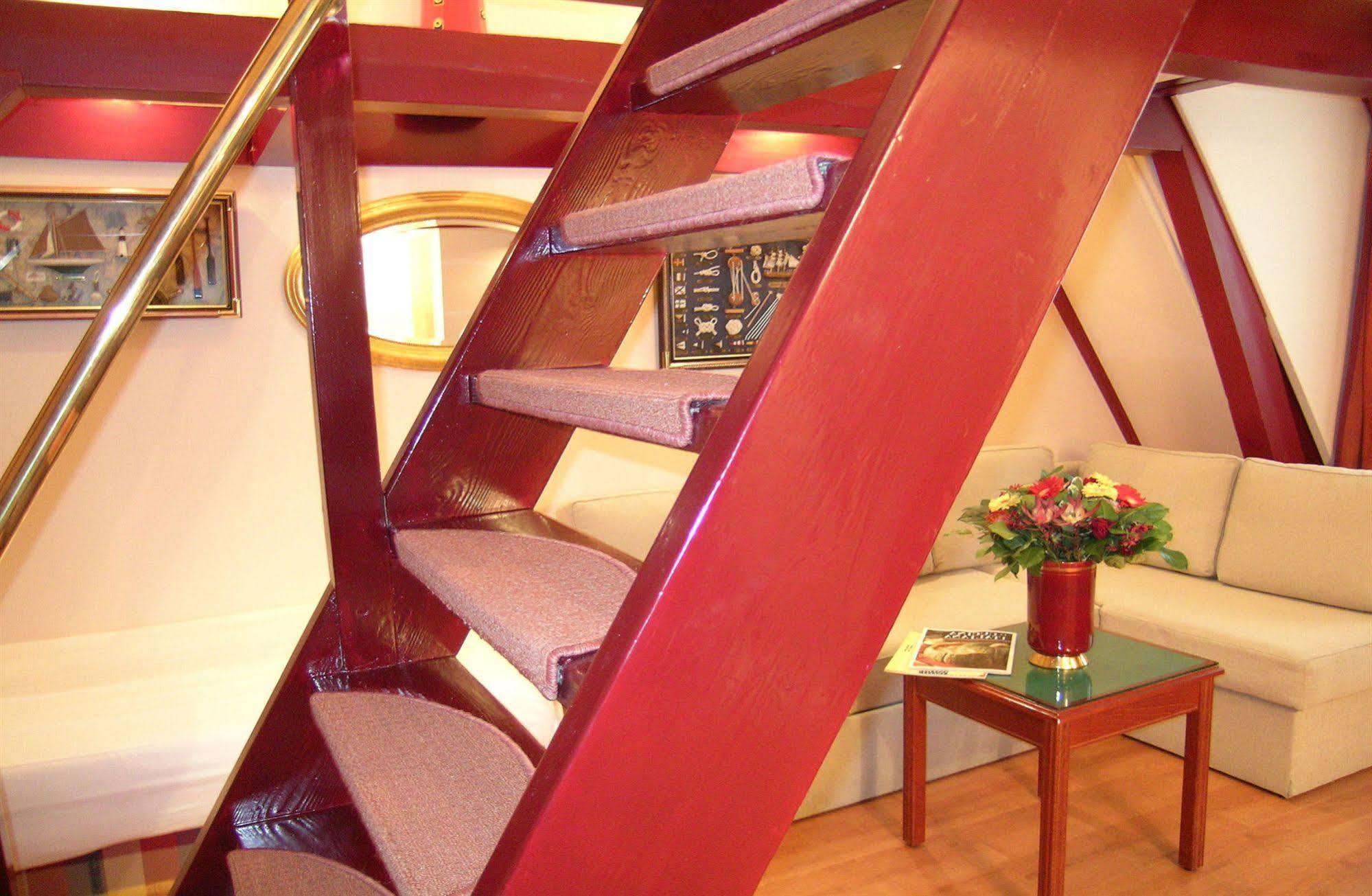 Hotel Des Arts 3*