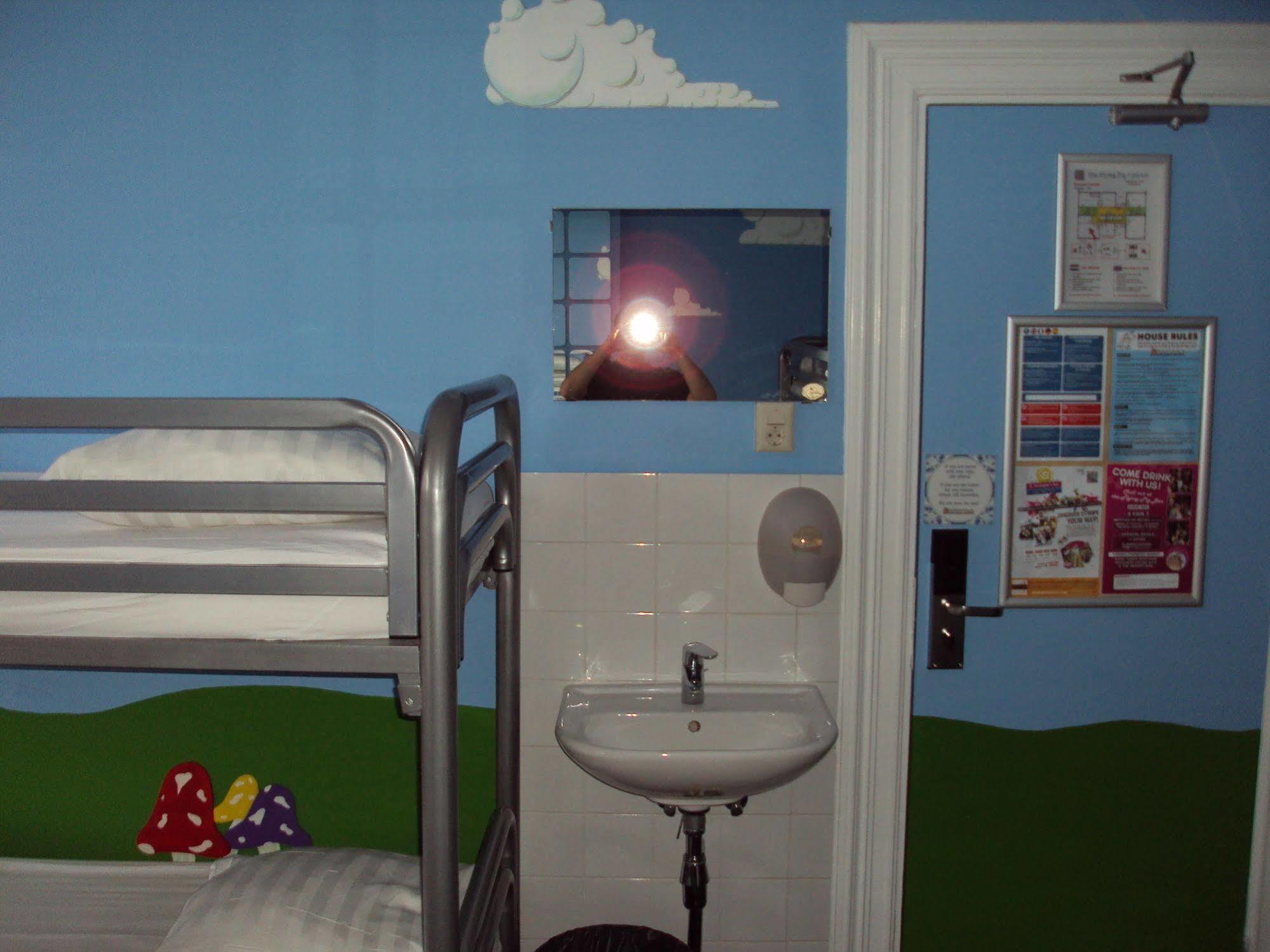 Flying Pig Uptown Hostel *