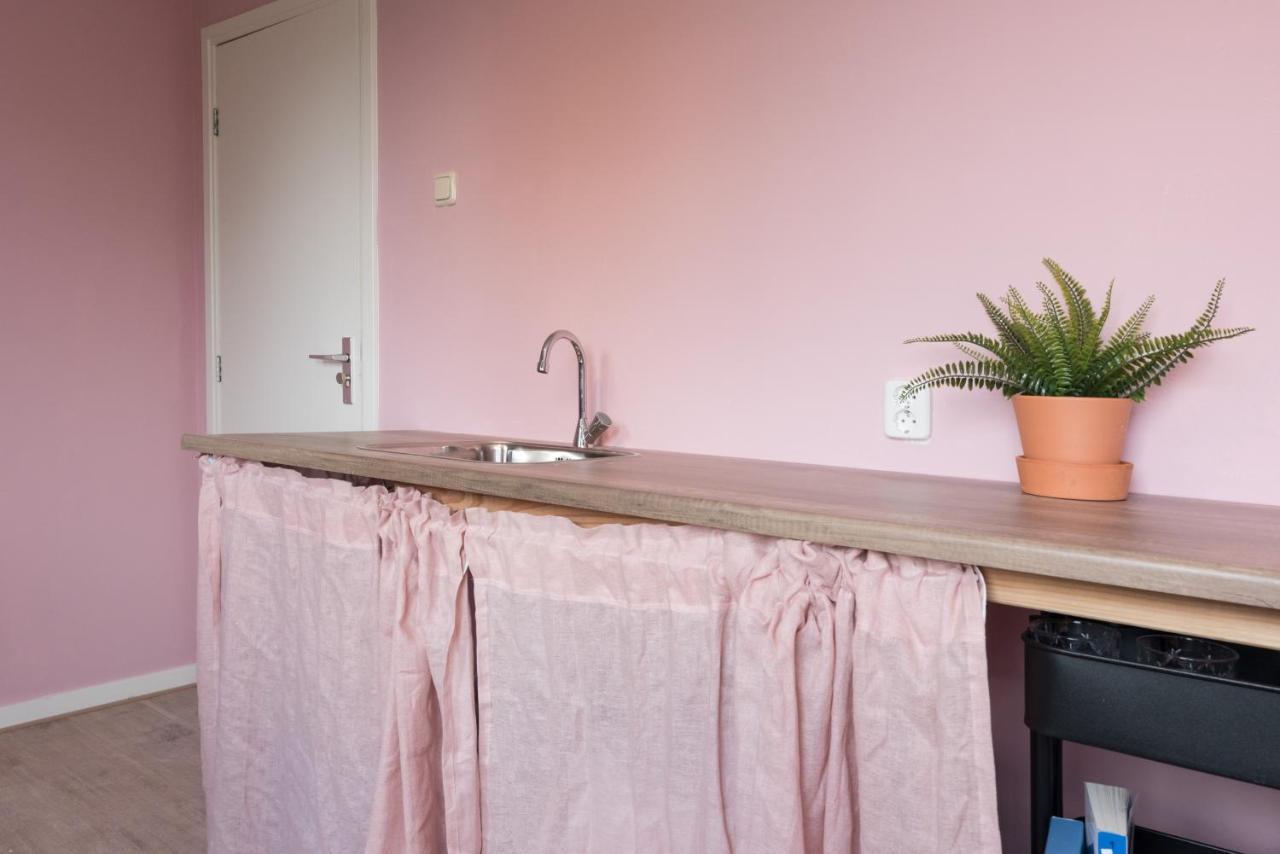 Pink Panther Studio Homestay Amsterdam